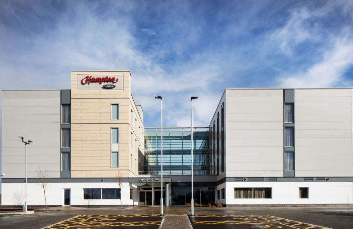 《龙8国际在全球》系列报道之一——英国布里斯托机场希尔顿欢朋酒店